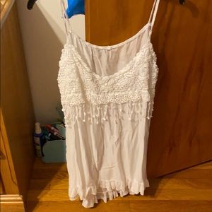 Women’s white top